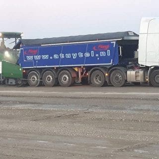 Rijdend over eigen werk.