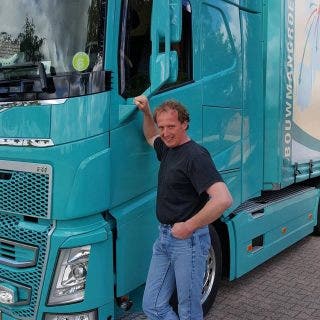 Even poseren bij een Volvo.